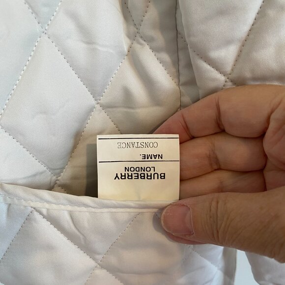 Burberry Constance Women’s White Quilted Jacket w/ Signature Plaid Lining – Size - Picture 8 of 10